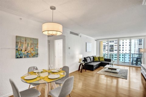Condo in Hollywood, Florida, 1 bedroom  № 1937483 - photo 3