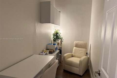 Купить коммерческую недвижимость в Майами, Флорида № 2062371 - фото 9