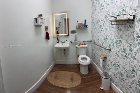 Купить коммерческую недвижимость в Майами, Флорида № 2062371 - фото 12