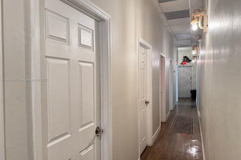 Купить коммерческую недвижимость в Майами, Флорида № 2062371 - фото 3