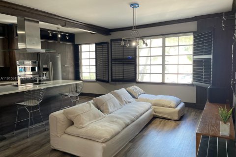 Снять в аренду кондоминиум в Майами-Бич, Флорида 2 спальни, 73.39м2, № 1990504 - фото 4