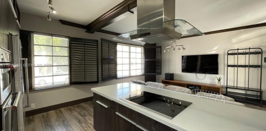 Кондоминиум с 2 спальнями в Майами-Бич, Флорида № 1990504