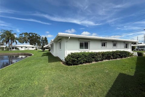 Casa en venta en Pinellas Park, Florida, 2 dormitorios, 153.2 m2 № 1903875 - foto 9