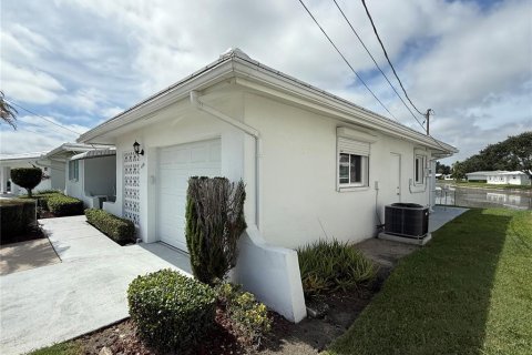 Casa en venta en Pinellas Park, Florida, 2 dormitorios, 153.2 m2 № 1903875 - foto 14
