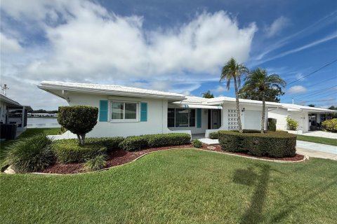 Casa en venta en Pinellas Park, Florida, 2 dormitorios, 153.2 m2 № 1903875 - foto 1