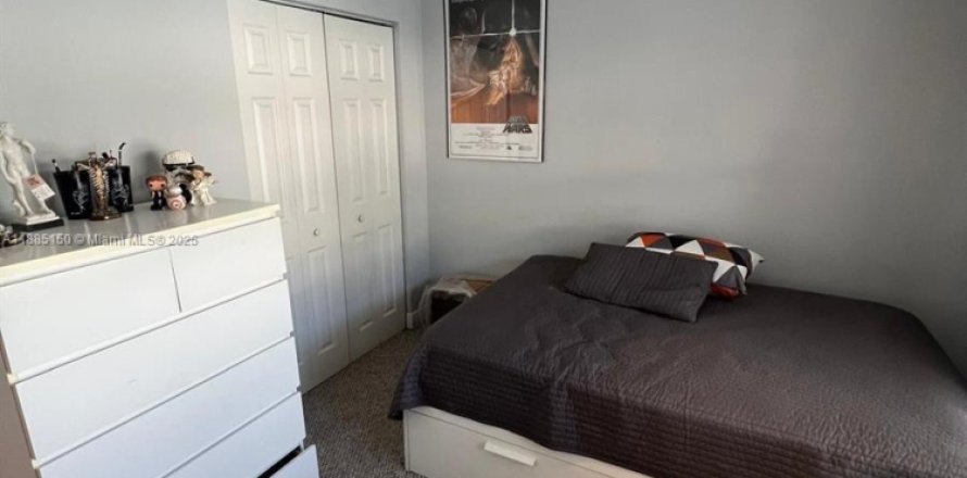 Propiedad comercial en Sunrise, Florida 1 dormitorio, 124.12 m2 № 1930579