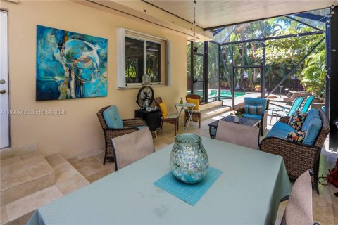 Дом в Холливуд, Флорида 4 спальни, 170.2м2 № 2057985