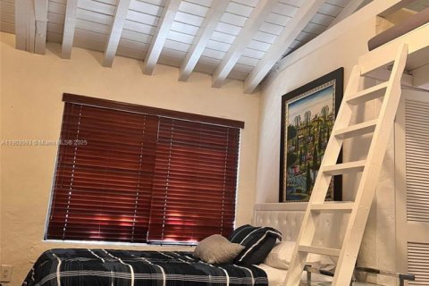 Снять в аренду виллу или дом в Корал-Гейблс, Флорида 1 спальня, 65.03м2, № 1955526 - фото 22