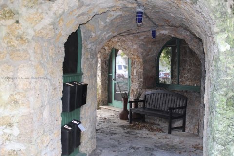 Снять в аренду виллу или дом в Корал-Гейблс, Флорида 1 спальня, 65.03м2, № 1955526 - фото 9