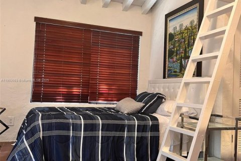 Снять в аренду виллу или дом в Корал-Гейблс, Флорида 1 спальня, 65.03м2, № 1955526 - фото 21