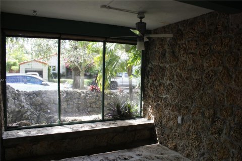 Снять в аренду виллу или дом в Корал-Гейблс, Флорида 1 спальня, 65.03м2, № 1955526 - фото 11