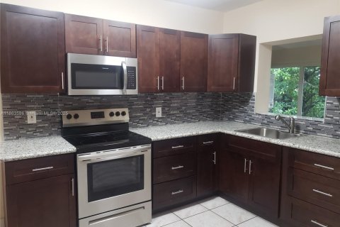 Villa ou maison à louer à Miami, Floride: 2 chambres, 85.01 m2 № 1891837 - photo 1