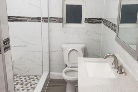Villa ou maison à louer à Miami, Floride: 2 chambres, 85.01 m2 № 1891837 - photo 8