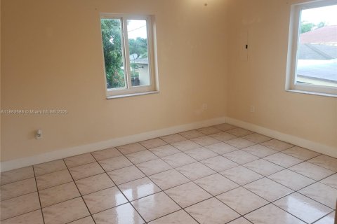Villa ou maison à louer à Miami, Floride: 2 chambres, 85.01 m2 № 1891837 - photo 7