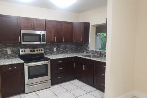 Villa ou maison à louer à Miami, Floride: 2 chambres, 85.01 m2 № 1891837 - photo 4