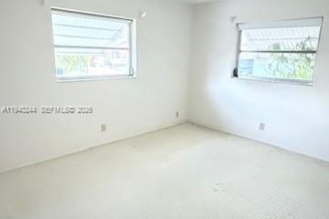 House in Tamarac, Florida 2 bedrooms, 154.22 sq.m. № 1999437 - photo 7