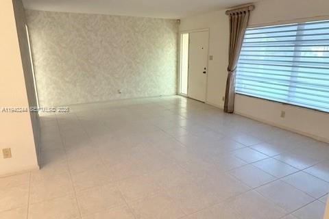 House in Tamarac, Florida 2 bedrooms, 154.22 sq.m. № 1999437 - photo 11