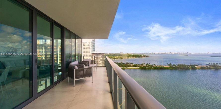 Condo in Miami, Florida, 3 bedrooms  № 1946308