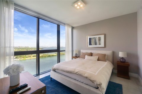 Condo in Miami, Florida, 3 bedrooms  № 1946308 - photo 23
