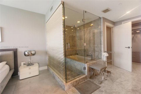 Condo in Miami, Florida, 3 bedrooms  № 1946308 - photo 17