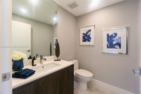 Condo in Miami, Florida, 3 bedrooms  № 1946308 - photo 21