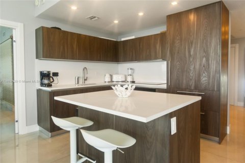 Condo in Miami, Florida, 3 bedrooms  № 1946308 - photo 11