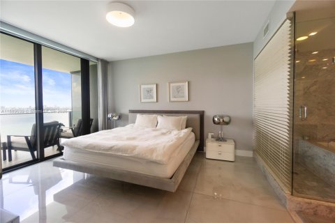 Condo in Miami, Florida, 3 bedrooms  № 1946308 - photo 15