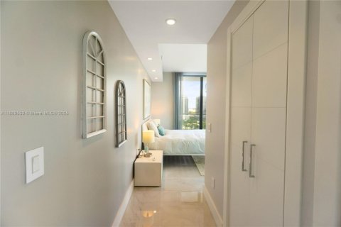 Condo in Miami, Florida, 3 bedrooms  № 1946308 - photo 25