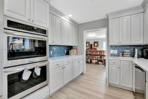 Купить виллу или дом в Дженсен-Бич, Флорида 5 спален, 334.45м2, № 2088517 - фото 16