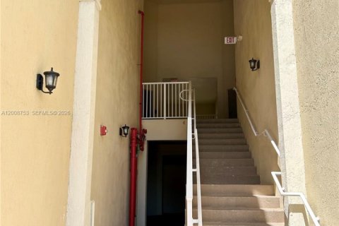 Condo in Doral, Florida, 3 bedrooms  № 2074210 - photo 2