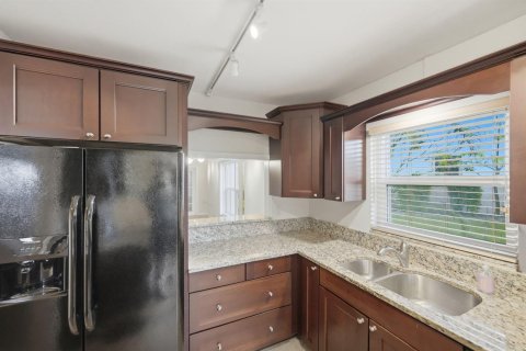Condo in Stuart, Florida, 2 bedrooms  № 2078567 - photo 7
