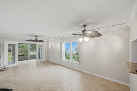 Condo in Stuart, Florida, 2 bedrooms  № 2078567 - photo 5