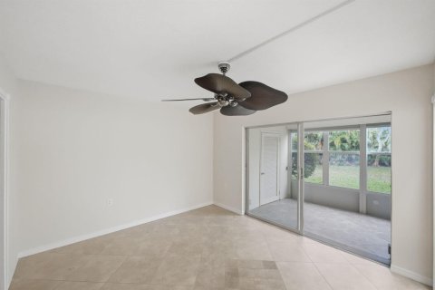 Condo in Stuart, Florida, 2 bedrooms  № 2078567 - photo 14