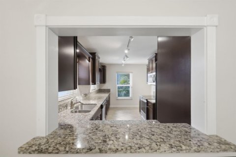 Condo in Stuart, Florida, 2 bedrooms  № 2078567 - photo 8