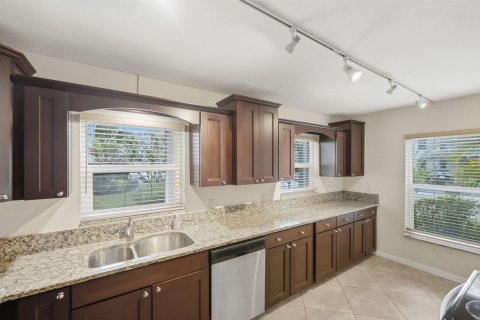 Condo in Stuart, Florida, 2 bedrooms  № 2078567 - photo 12