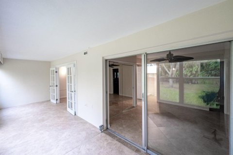 Condo in Stuart, Florida, 2 bedrooms  № 2078567 - photo 18