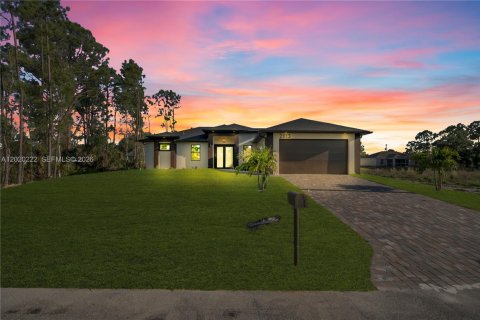 Villa ou maison à vendre à Lehigh Acres, Floride: 4 chambres, 165.18 m2 № 2259856 - photo 2
