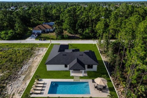 Villa ou maison à vendre à Lehigh Acres, Floride: 4 chambres, 165.18 m2 № 2259856 - photo 5