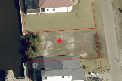 Terrain à Cape Coral, Floride № 2100996