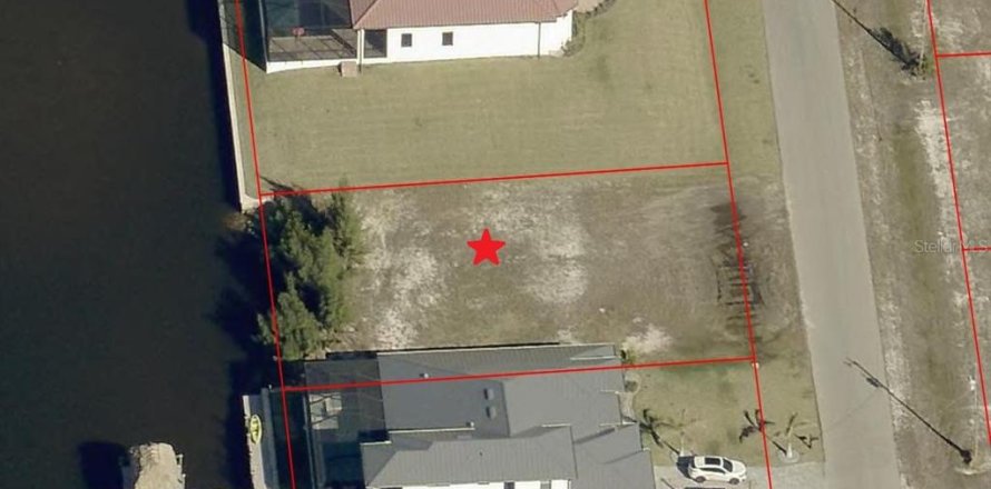 Terrain à Cape Coral, Floride № 2100996
