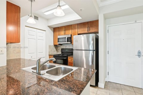 Condo in Miami, Florida, 2 bedrooms № 2169192 - photo 8