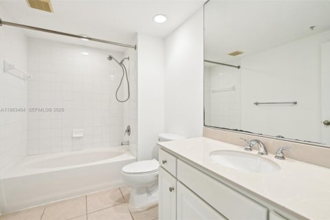 Condo in Miami, Florida, 2 bedrooms № 2169192 - photo 11