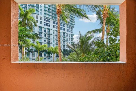Condo in Miami, Florida, 2 bedrooms № 2169192 - photo 12