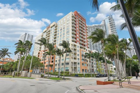 Condo in Miami, Florida, 2 bedrooms № 2169192 - photo 17