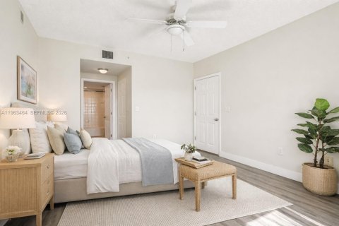 Condo in Miami, Florida, 2 bedrooms № 2169192 - photo 3