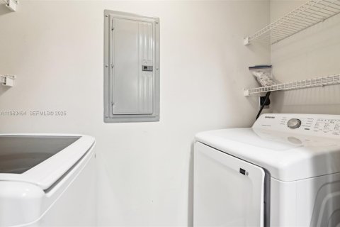 Condo in Miami, Florida, 2 bedrooms № 2169192 - photo 9