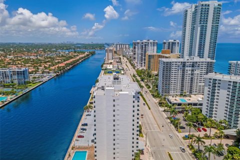 Copropriété à vendre à Hollywood, Floride: 2 chambres, 112.6 m2 № 1839212 - photo 26