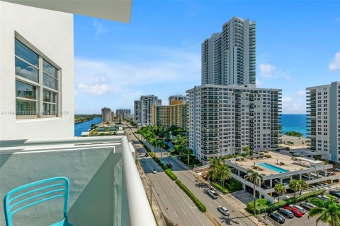 Copropriété à vendre à Hollywood, Floride: 2 chambres, 112.6 m2 № 1839212 - photo 9