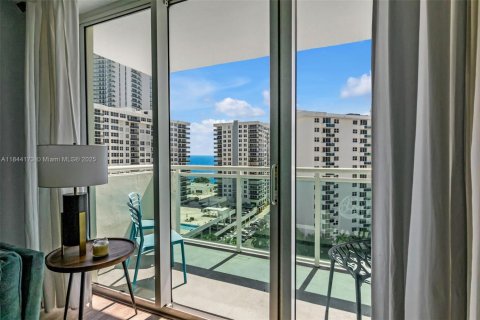 Copropriété à vendre à Hollywood, Floride: 2 chambres, 112.6 m2 № 1839212 - photo 15