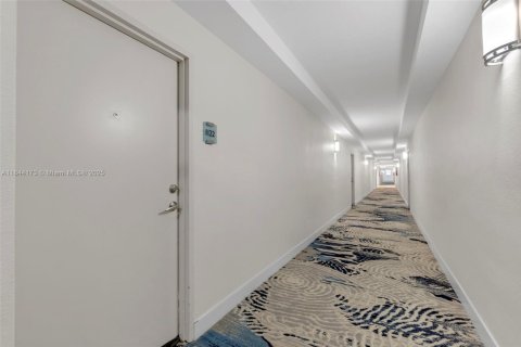 Copropriété à vendre à Hollywood, Floride: 2 chambres, 112.6 m2 № 1839212 - photo 23